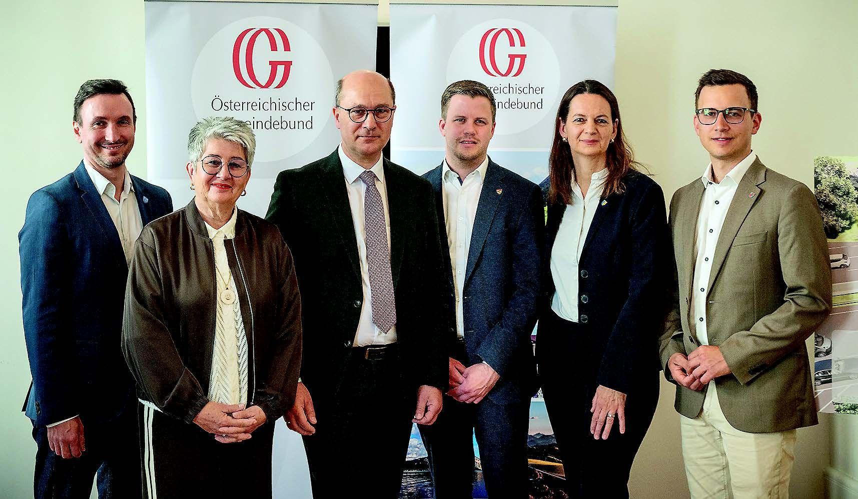 Lambert Handl (Dobersberg), Ulrike Kitzinger (Sigleß), Gemeindebund-Präsident Johannes Pressl, Patric Pipp (Nußdorf/ Traisen), Kerstin Suchan-Mayr (St. Valentin), Stefan Schröter (Ziersdorf, v.l.)